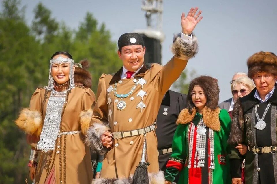 Фестиваль полюс холода якутия. Народ саха якуты. Яна нюргусова. Хорошо быть якутом. Якутский певец спиридонов.