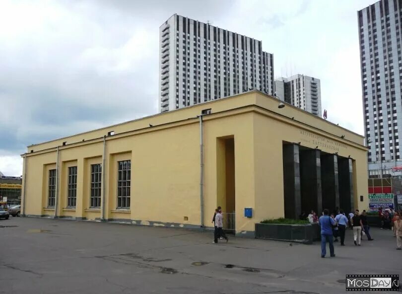 Метро партизанск. Партизанская (станция метро, москва). измайловский парк метро партизанская. метро партизанская вестибюль. станция метро партизанская измайлово.