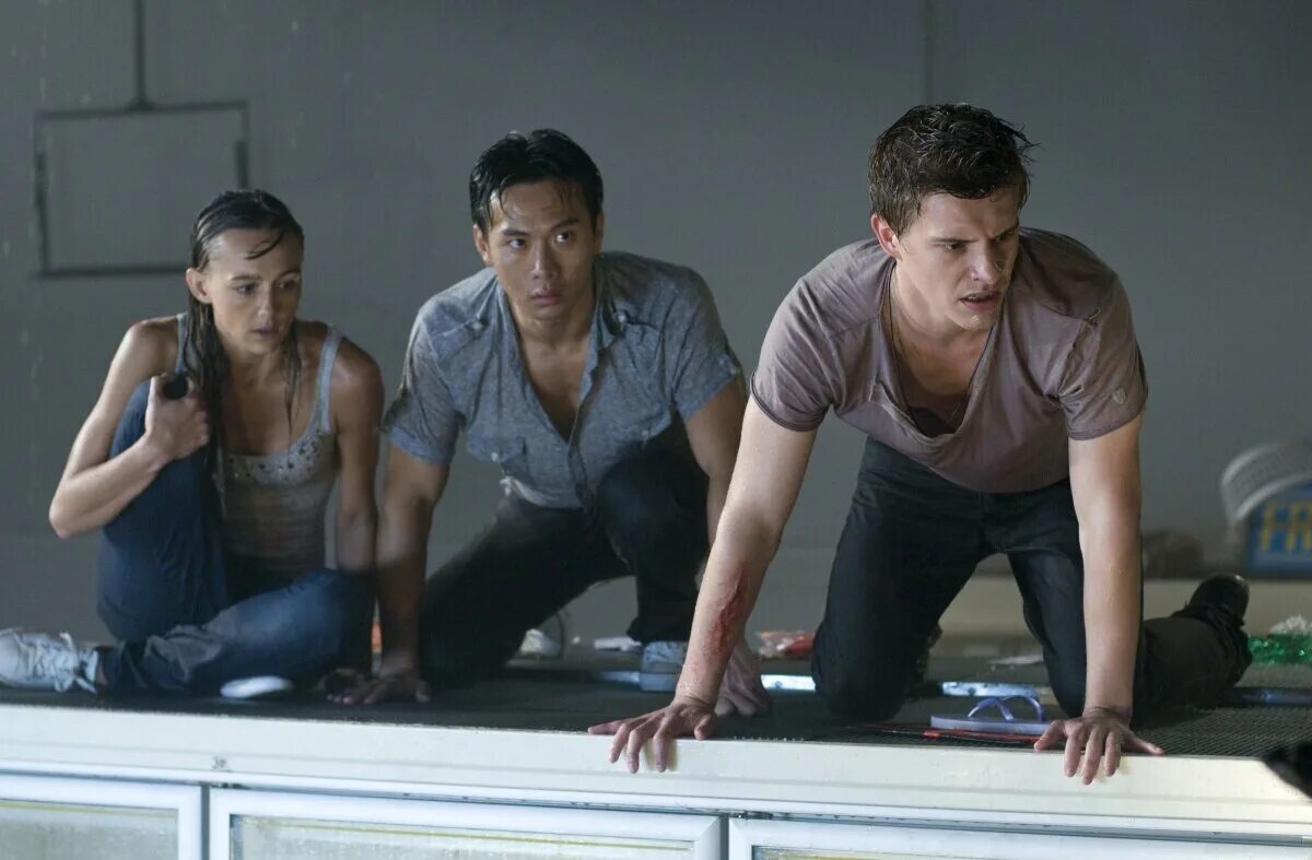 цунами 3d 2011. цунами 3d 2011. завьер сэмюэл цунами 3д. фиби тонкин в фильме цунами. 2012: цунами фильм 2009.