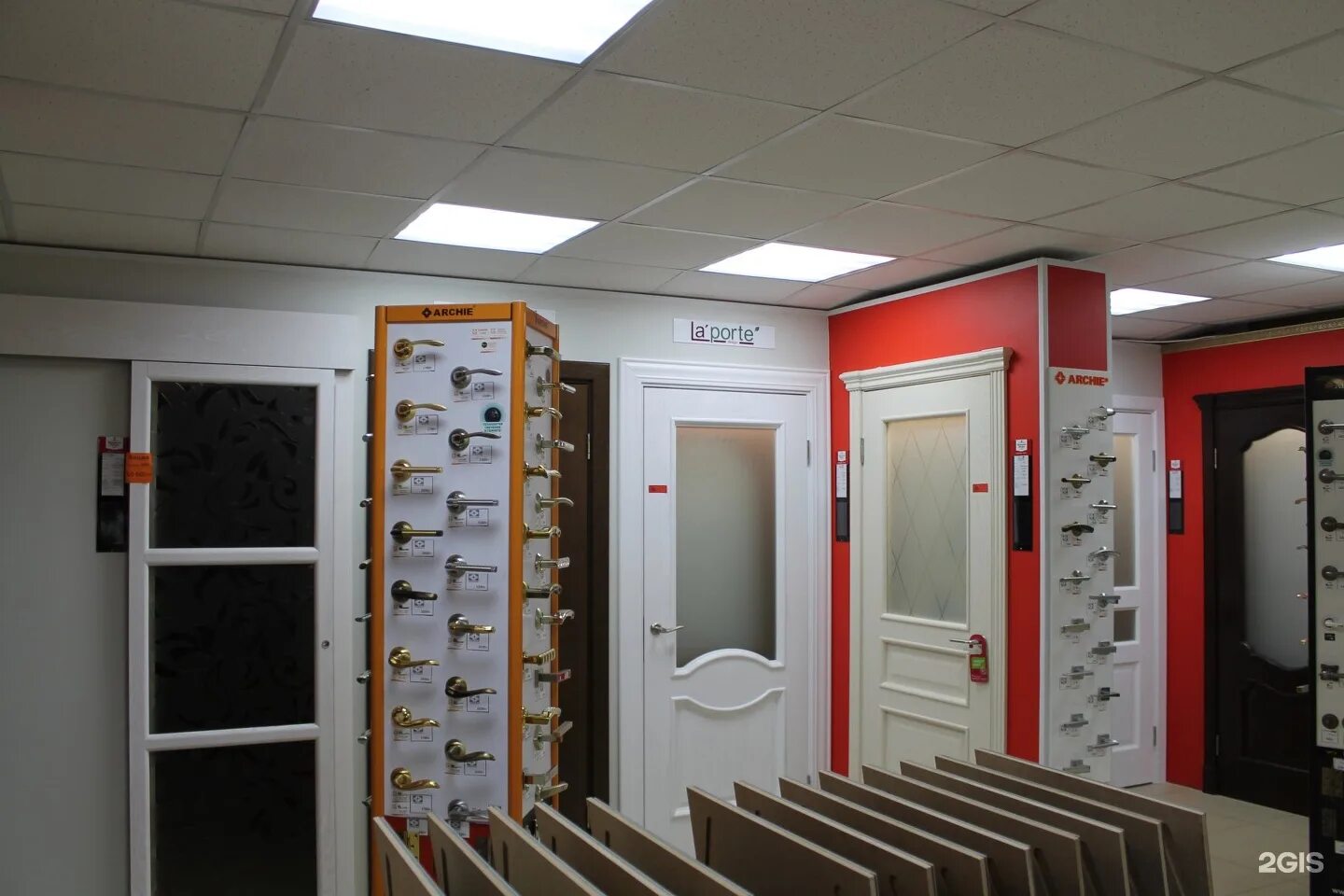 Межкомнатные двери есения. Шикарные двери вологда. Шикарные двери череповец раахе. Металлические двери череповец. Наши двери.