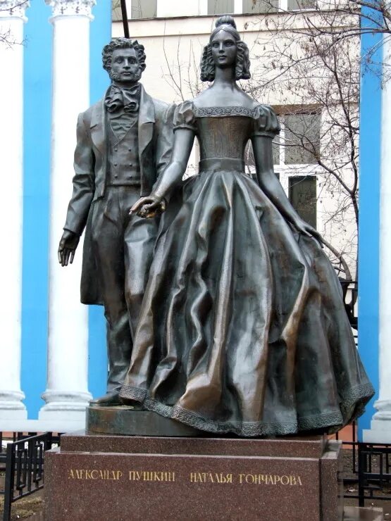 памятник пушкину и гончаровой. памятник пушкину и гончаровой на арбате. памятник пушкину и гончаровой в москве. памятник пушкину и гончаровой в москве. памятник пушкину и наталье гончаровой в москве.