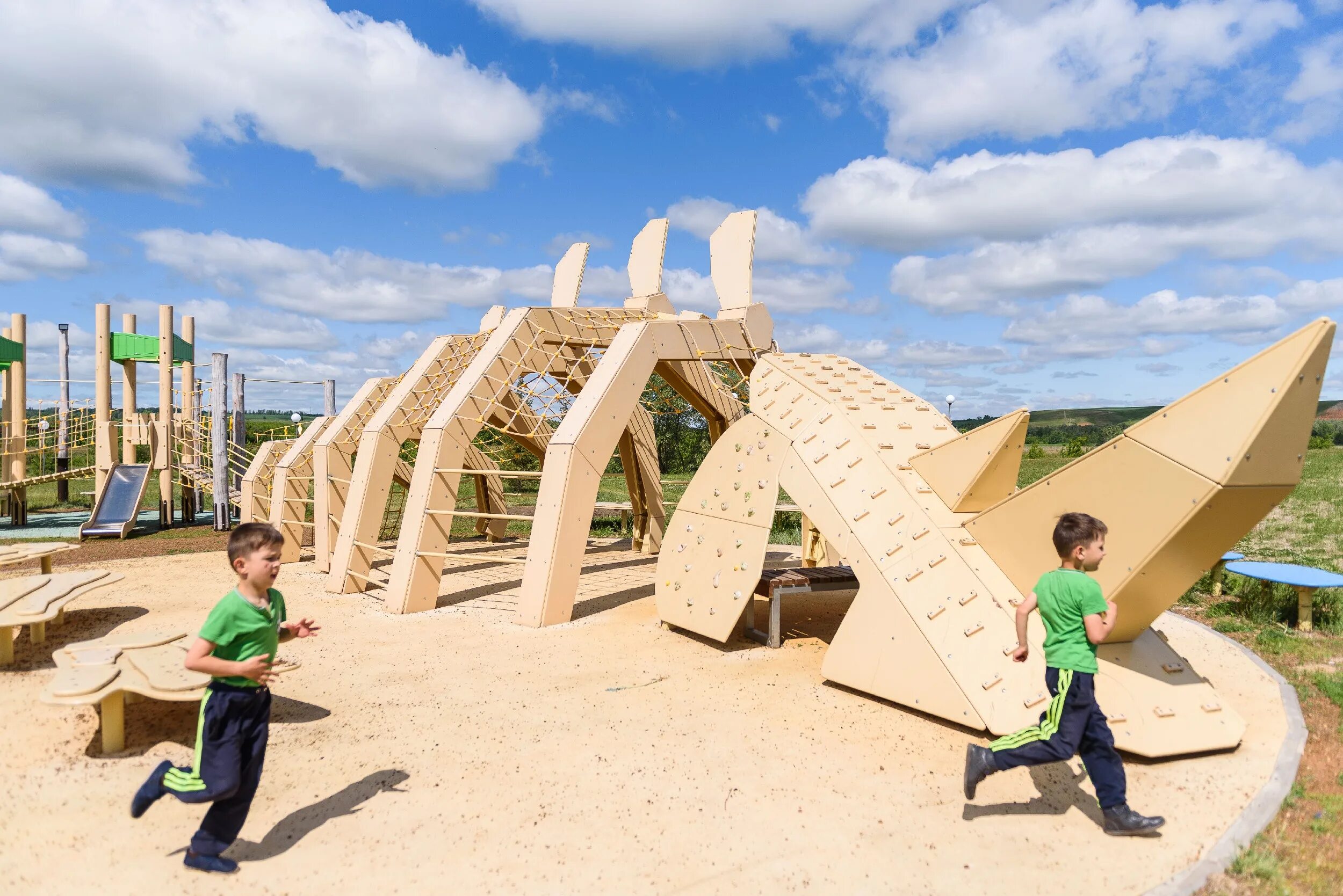 детская площадка лесопарк лениногорск татарстан. детская площадка на берегу озера. детские площадки в отеле. детская площадка возле озера. парк на чернавском мосту воронеж.