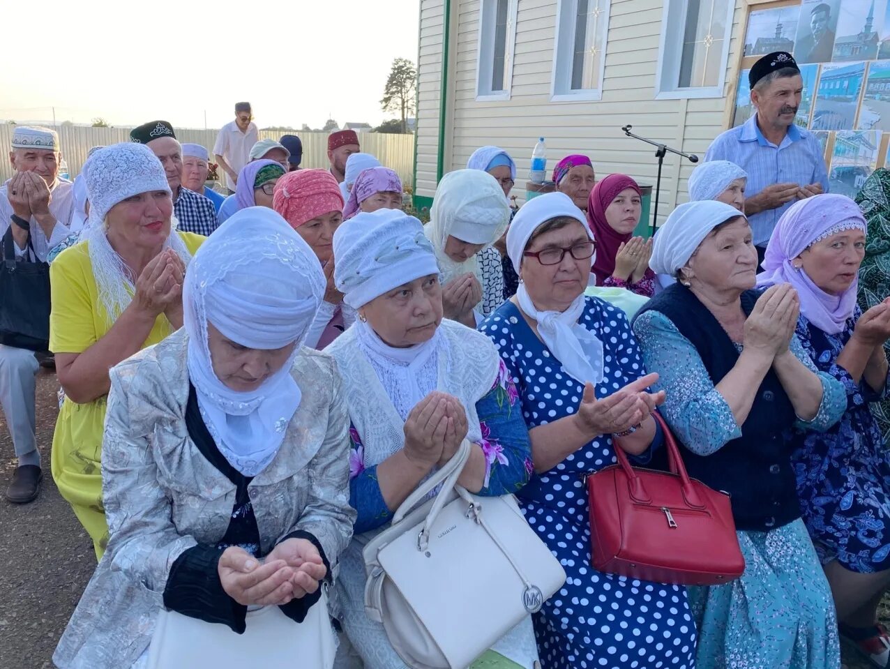 Погода в черлаке дюртюлинского. Каралачук Дюртюлинский район. Село Каралачук Дюртюлинский район. Мечеть с. Каралачук. Мечеть есть мечеть здесь.