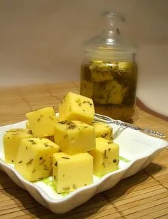 Маринованный острый сыр