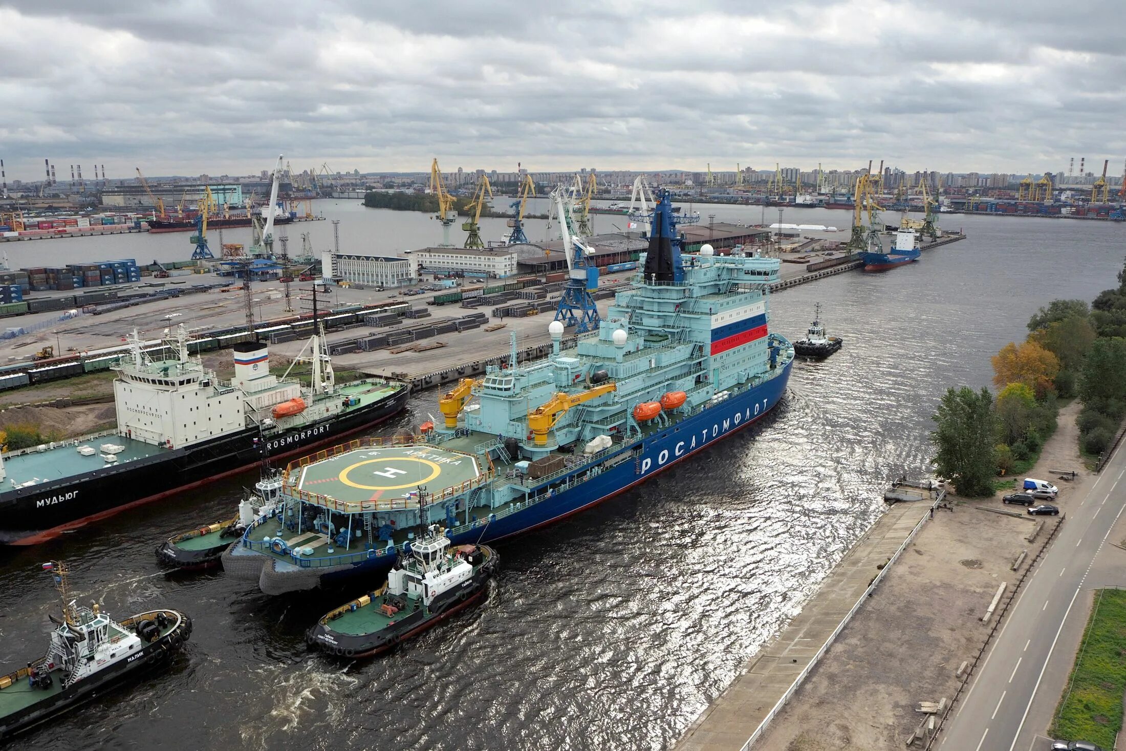 Ледокол урал 22220. Проект 22220 ледокол. Проект 22220 ледокол. Атомный ледокол проекта 22220. Проект 22220 ледокол.