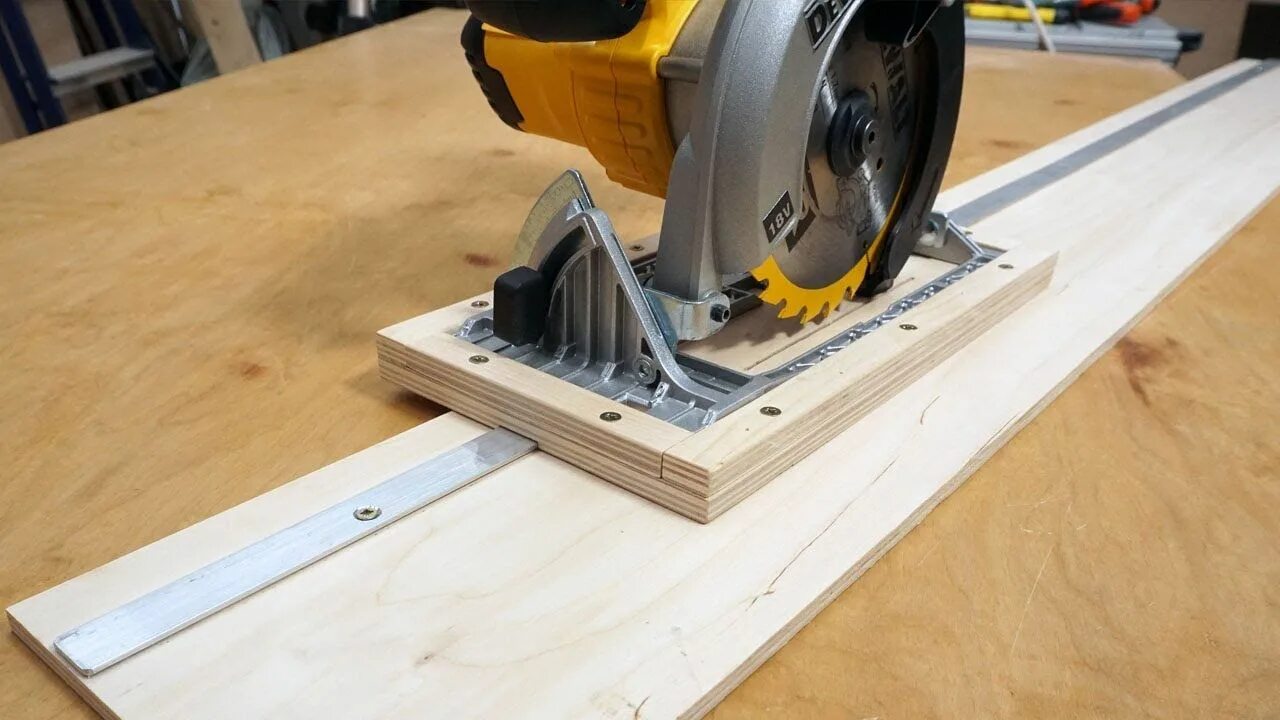 DIY circular saw Guide. Circular saw Crosscut Jig торцовочная система из циркулярной пилы. Make a circular saw Sliding Guide. Track saw