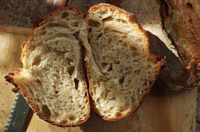 Хлеб на закваске. Подовый хлеб. Хлеб без замеса. Домашний хлеб на закваске. Цельнозерновой хлеб на закваске в духовке