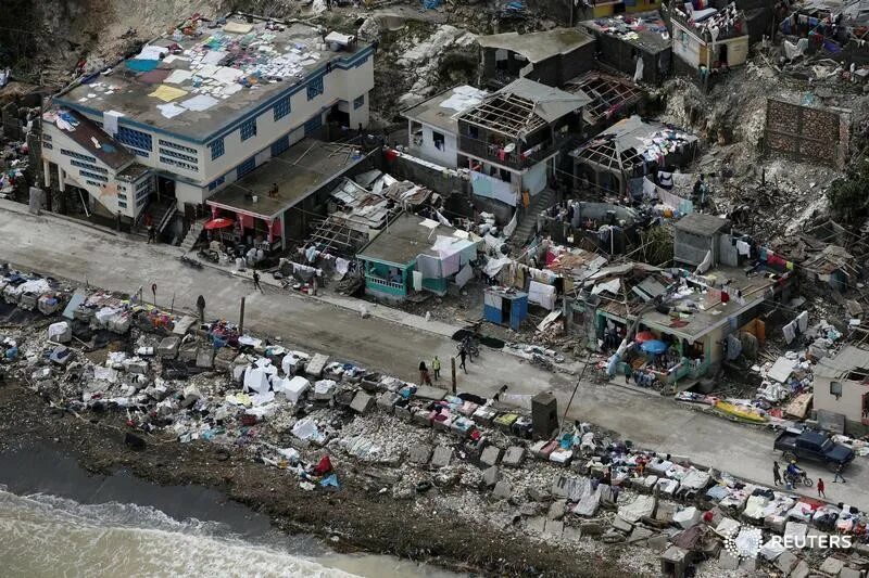Ураганы землетрясения. Гаити 2010 землетрясение число жертв. Ураган 2004 Гаити. Землетрясение на Гаити 2010.