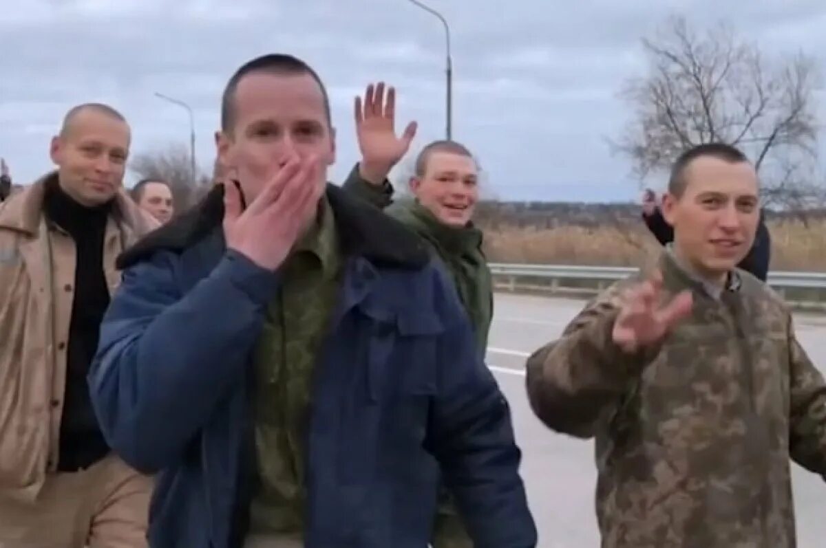 После освобождения из плена. Российские военные в плену. Обмен пленными.