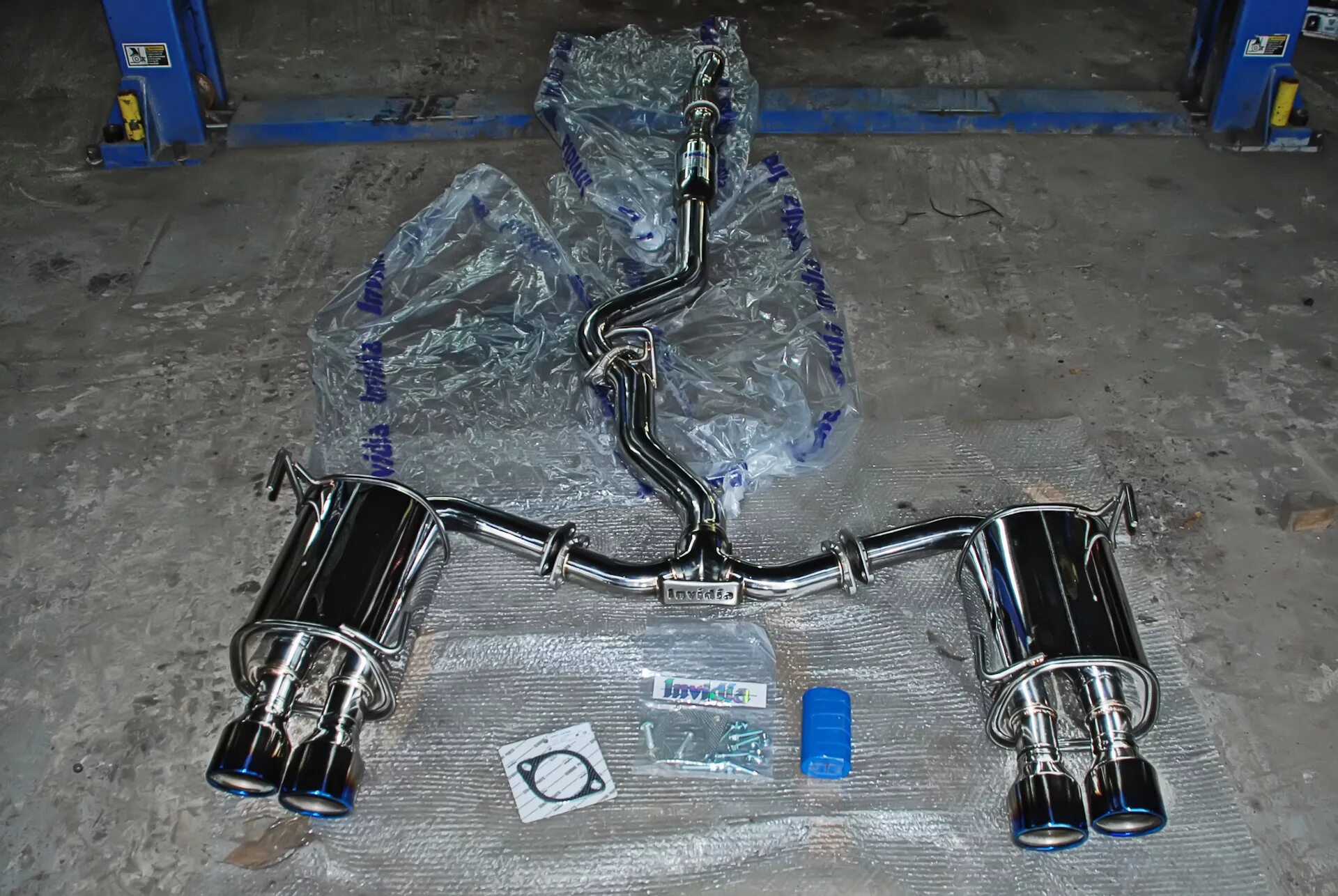 Выхлоп субару леворг. Диски субару леворг. Глушитель субару sti. Subaru levorg exhaust. Выхлопная система субару леворг.