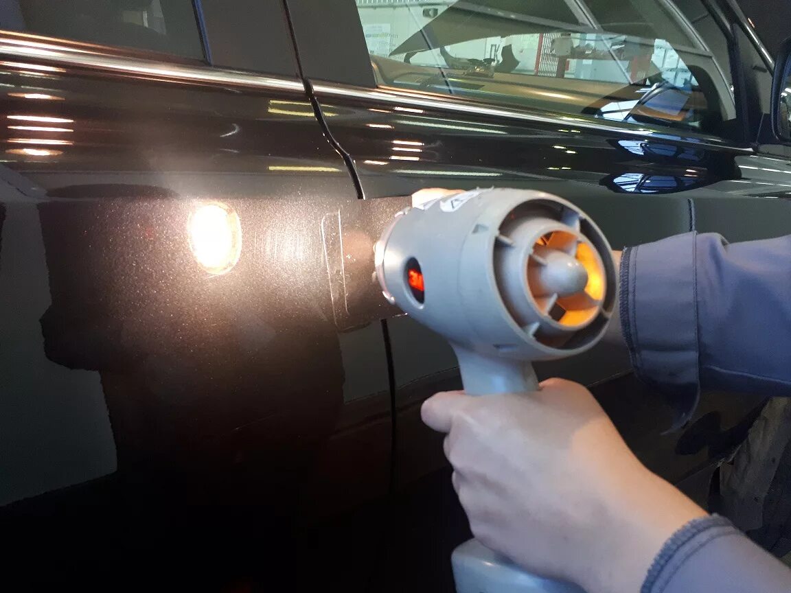 Автоподбор краски. Автоподбор краски для автомобиля. фонарь для покраски автомобиля. прибор для подбора краски для автомобиля. подборка краски для автомобиля спектрофотометром.