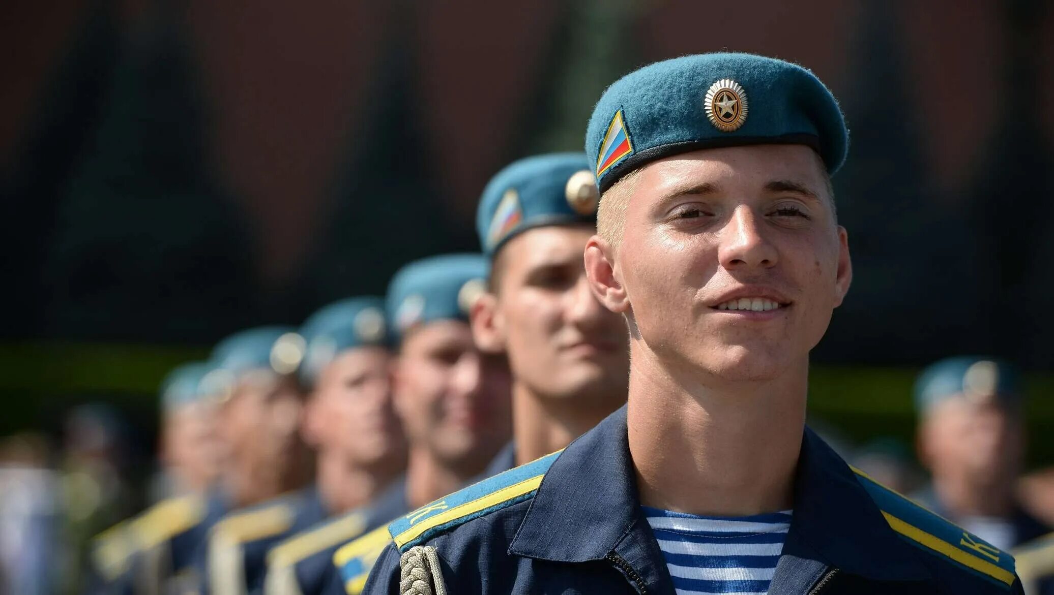 Курсант РВВДКУ орден Мужества. Воздушно-десантные войска (ВДВ) РФ. Парадная Военная форма ВДВ. Военная форма десантника.