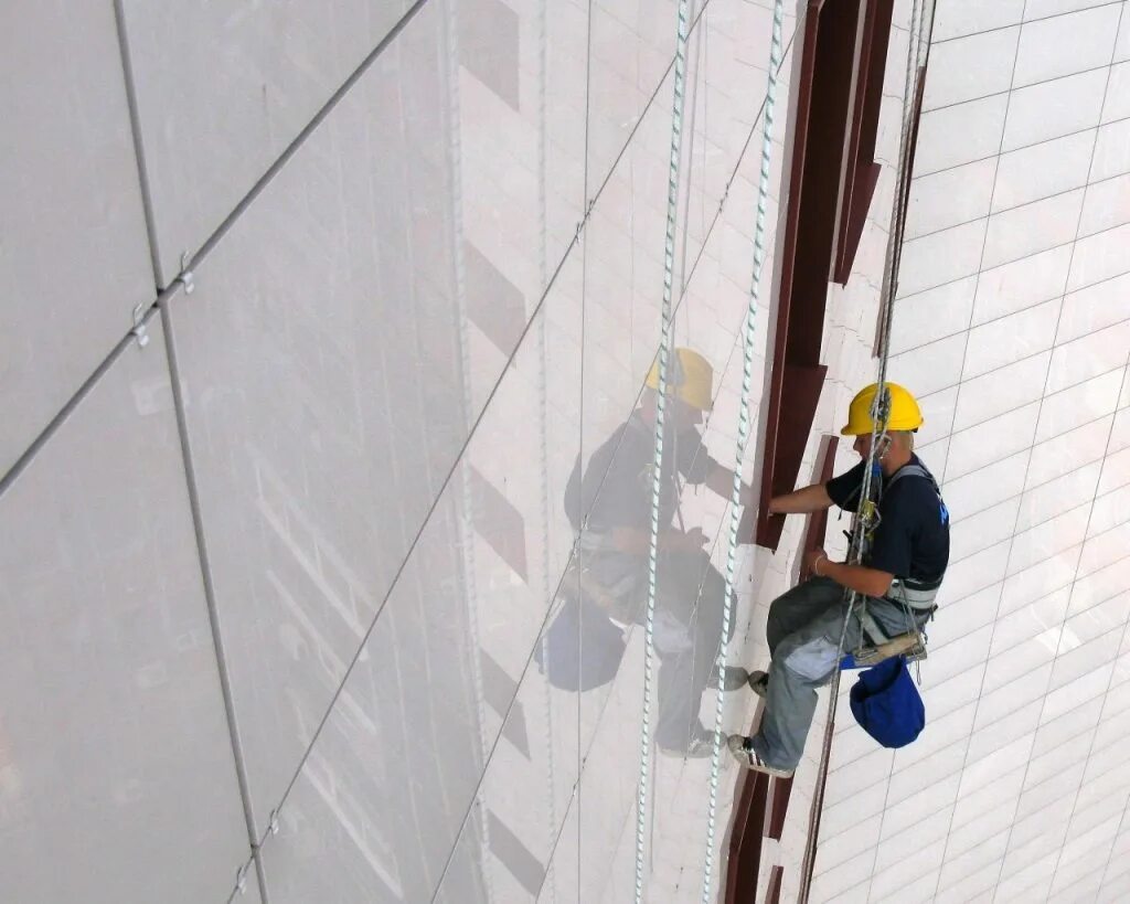 штукатурка стен с наружы. ремонт фасада работ. капремонт фасада. стройка отделка. ремонт фасада работ.