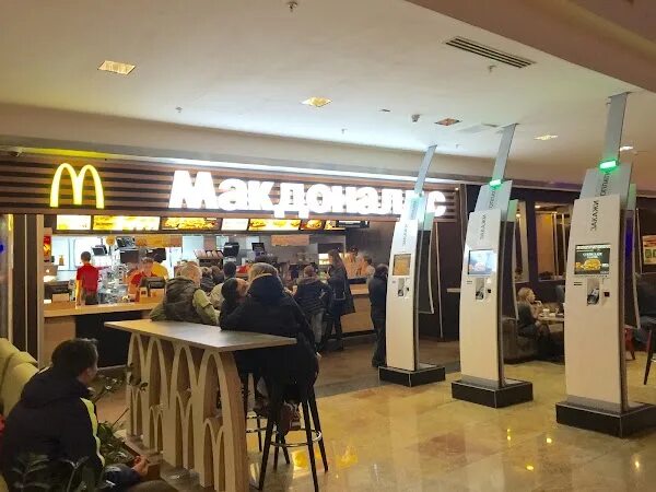 Едим летим аэропорт домодедово. Макдональдс в пулково. Вкусно и точка аэропорт уфа. Вкусно и точка аэропорт. Вкусно и точка аэропорт.