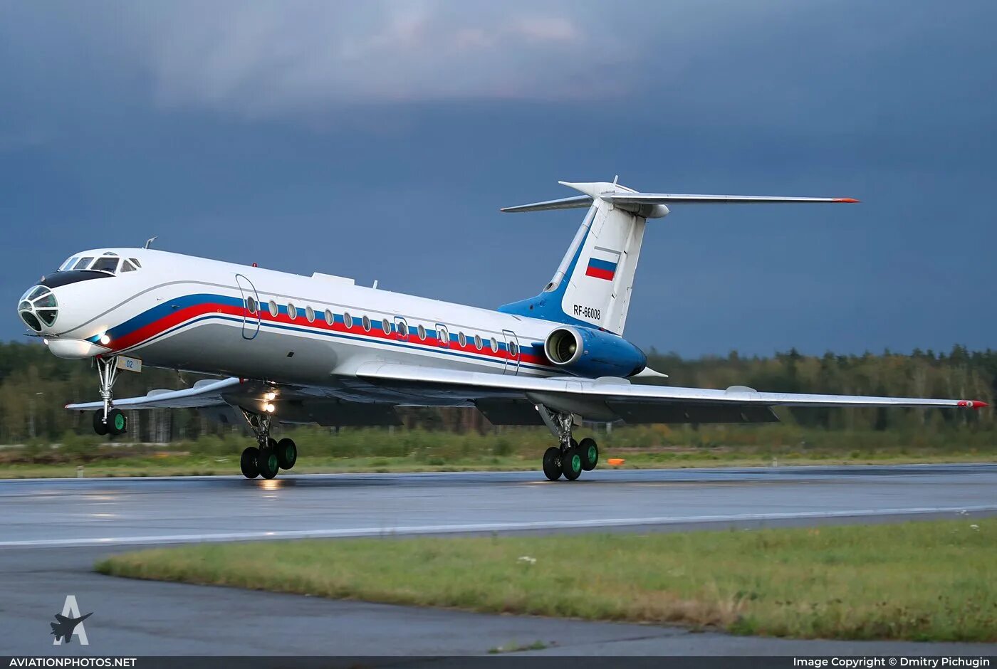 Ту 134ш. Ту-134б-3. Ту-134 пассажирский самолёт. Ту-134бв. Ту 134 убл обои.