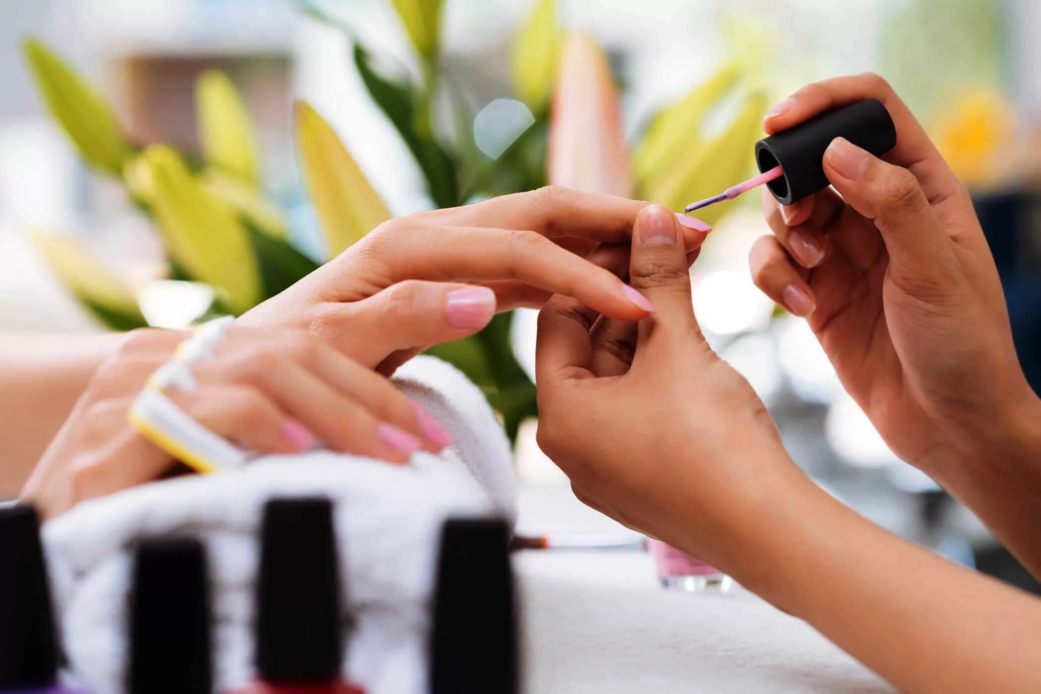 мастер маникюра и педикюра. Nail услуги. Nail услуги. салон красоты маникюр. профессиональный маникюр.