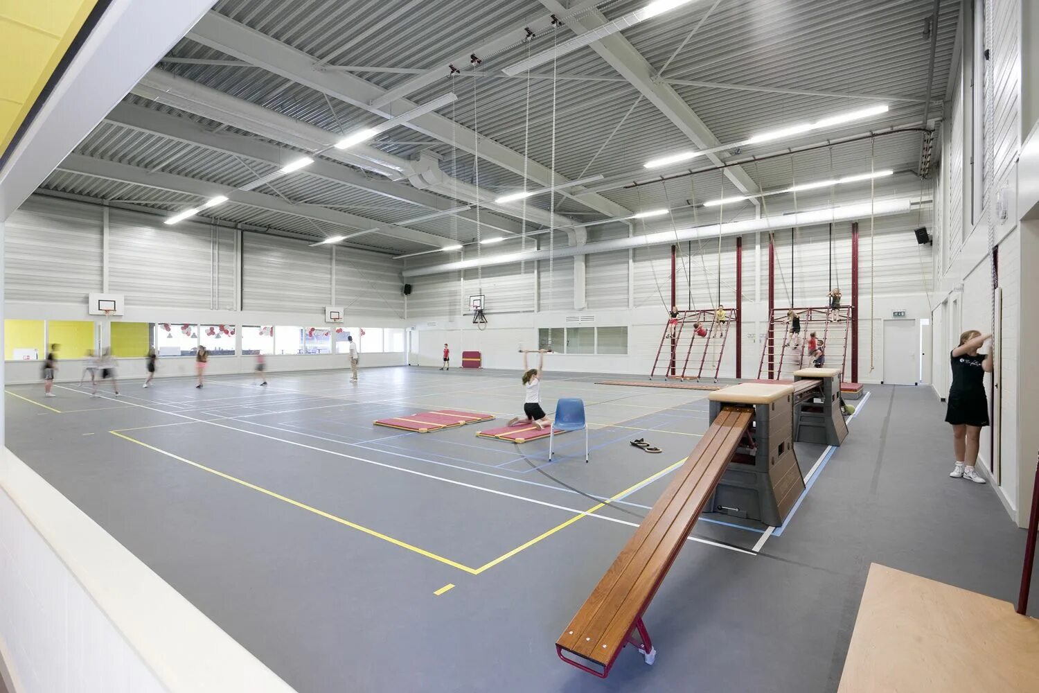 Универсальный зал спбгмту спортивный спортивный комплекс. Современные спортивные залы. Спортивный зал. Проект спортзала. Проект комнаты спортзала.