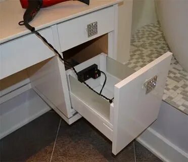 Розетки в шкафчике в ванной