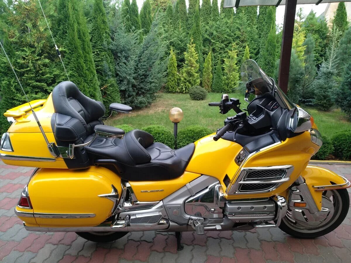 Honda gl1800 2008. Хонда Голд Винг 2008 года. Honda gl 1500 жёлтый с чёрным. Хонда круизер голда.