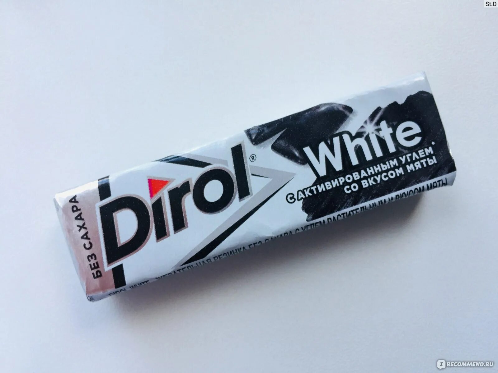 Dirol "White" со вкусом мяты 13.6 г. Ж/Р дирол Вайт мята 13,6г. Dirol White жевательная резинка уголь/мята 13,6г. Жвачка орбит White черная.