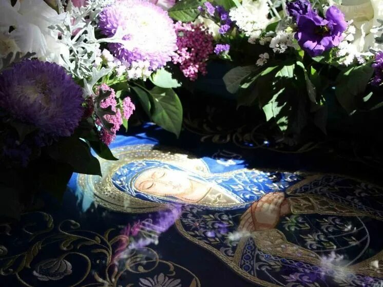 Дождь на успение приметы. Успение пресвятой богородицы храм христа спасителя. 28 августа праздник по народному календарю. Успение народный календарь. Успение пресвятой богородицы и приснодевы марии.