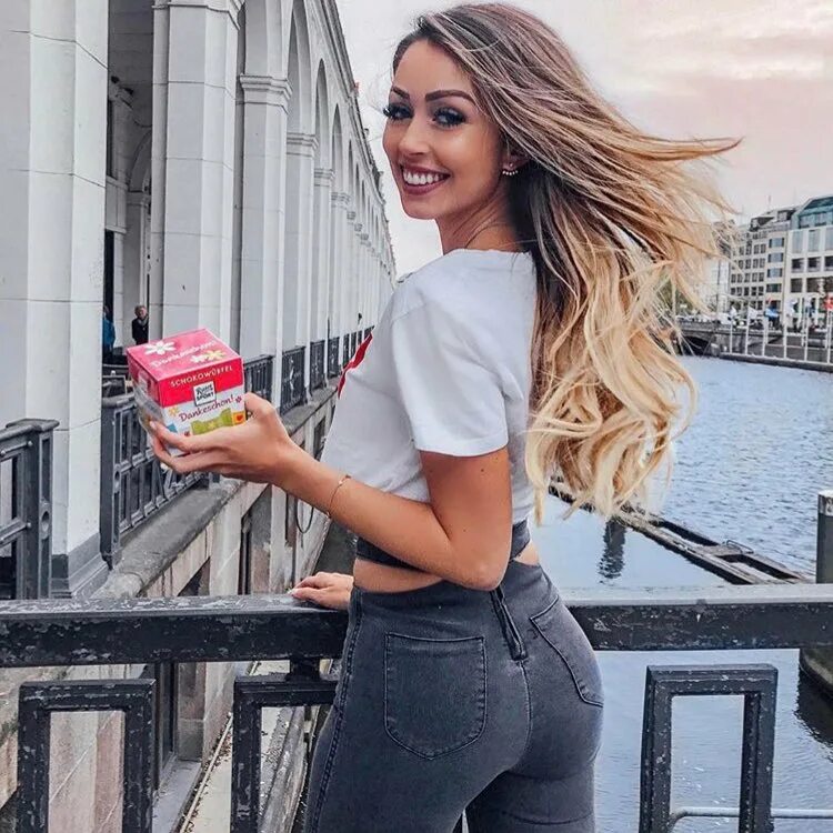 Инста сев. Caroline einhoff. caroline einhoff инстаграм. caroline einhoff ллегенсы. caroline einhoff jeans.