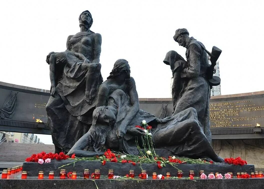 Санкт петербург блокада памятники. Санкт петербург блокада памятники. Монумент героическим защитникам блокады ленинграда. Монумент героическим защитникам ленинграда. Блокада монумент на московском проспекте санкт петербурга.
