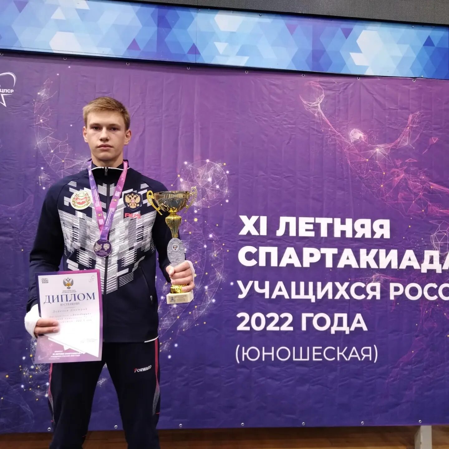 10 000 школьникам в 2025 году