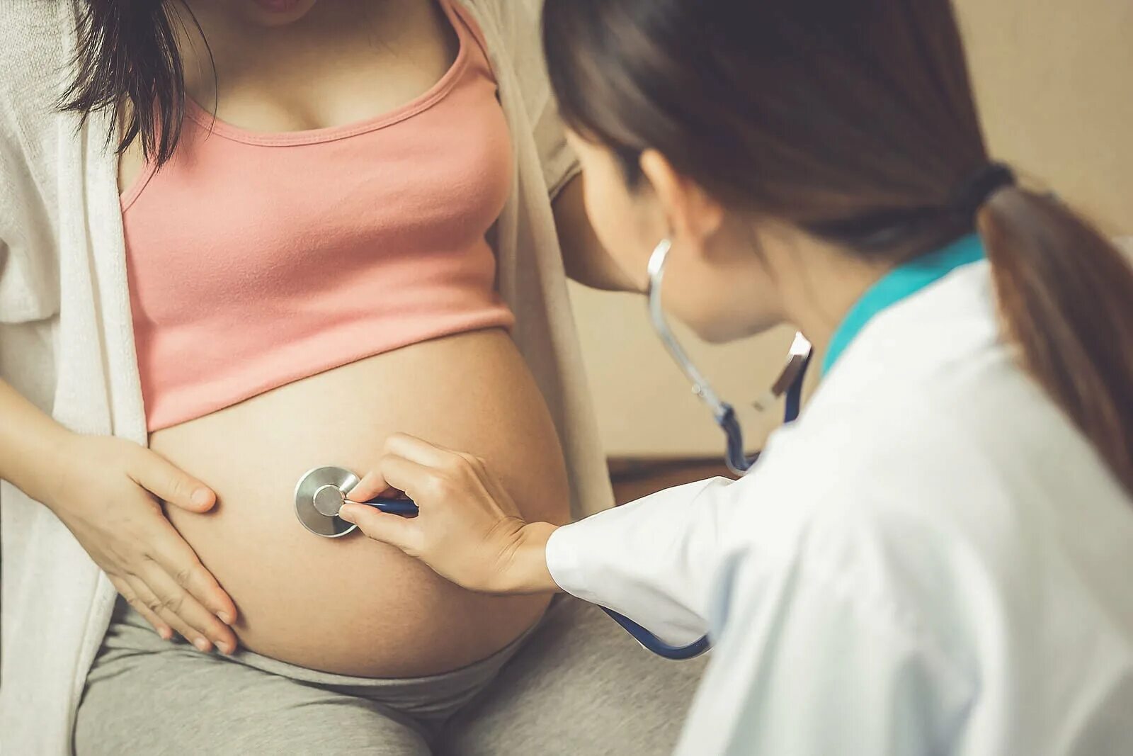 Вторая беременность девочкой. Беременные женщины в больнице. Фото беременной в больнице. Вторая беременность.