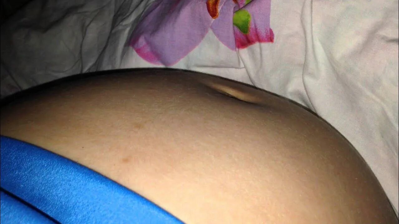 Ребенок пинается в мочевой пузырь. Шевеления ребенка на 33 неделе беременности.