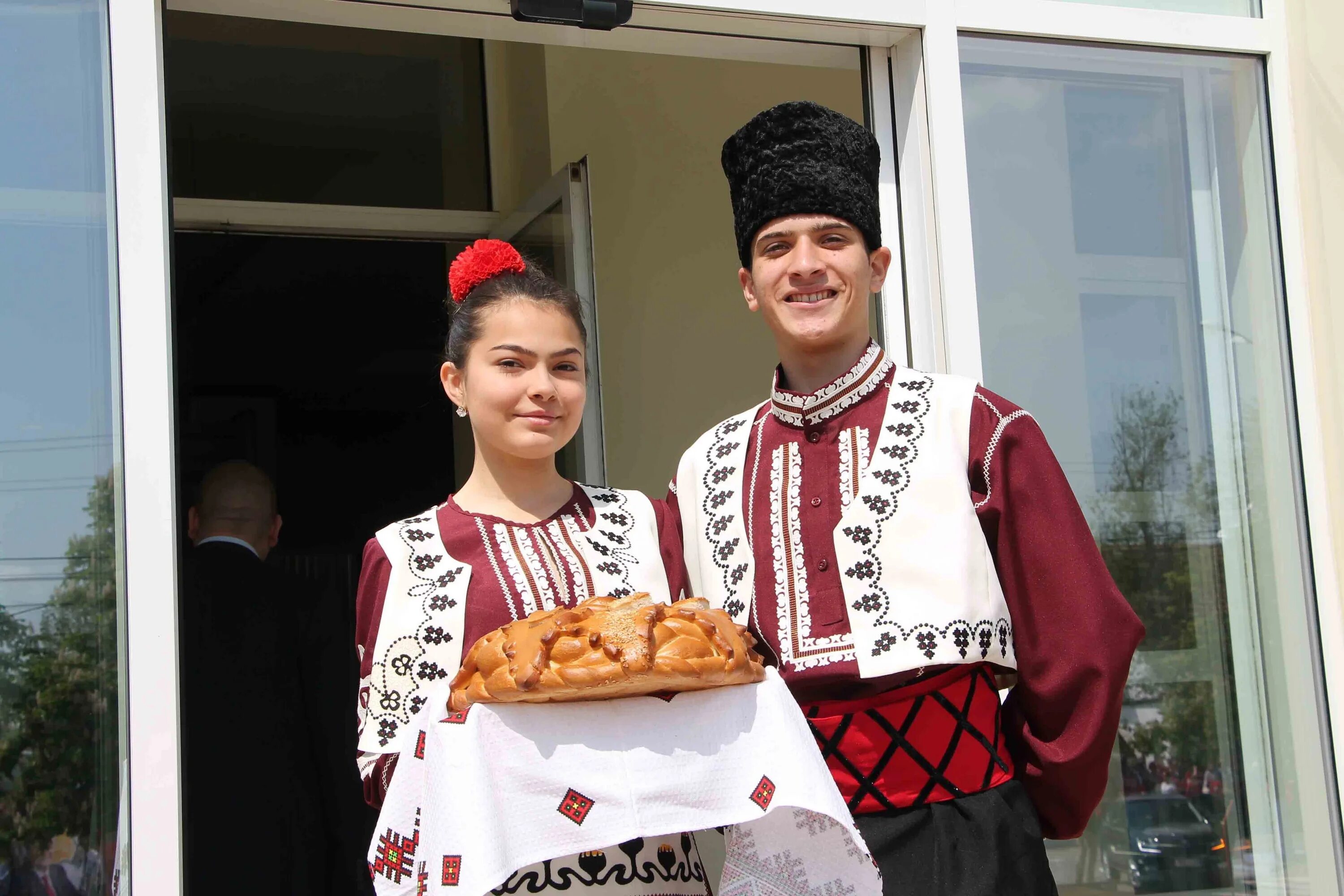 Молдавия нация гагаузы. Молдаване гагаузы Национальная одежда. Национальный костюм Гагаузии. Гагаузия гагаузы. Гагаузы происхождение что за нация