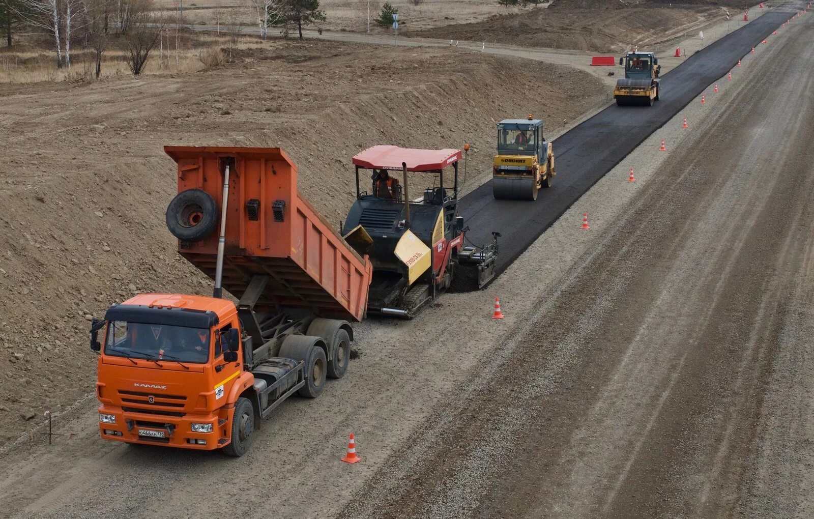 Дорожная компания труд. Дорожная компания труд. Строительство автомобильных дорог. Дорожный строитель. Дорожные работники.