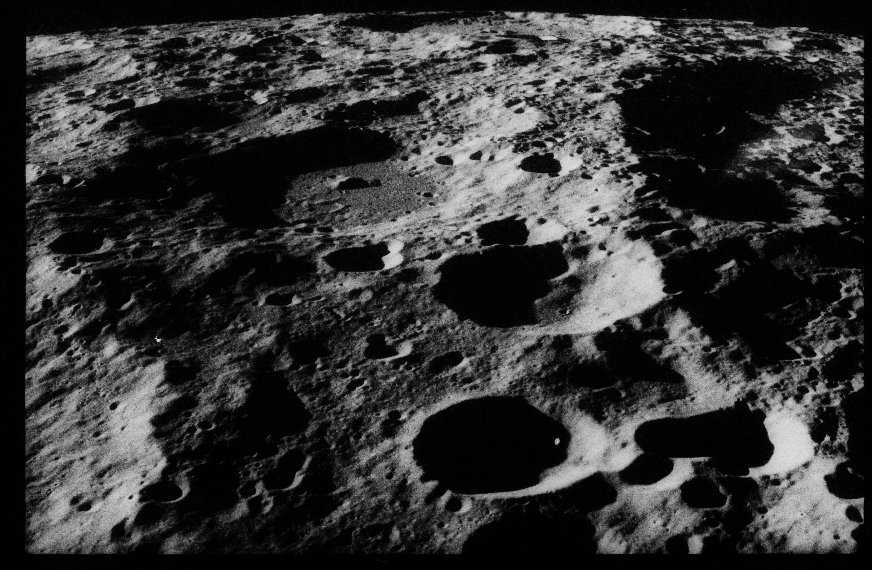 Оби на темной стороне луны. Apollo 17 UFO. Обратная сторона Луны фото. На темной стороне Луны. Аполлон 17 НЛО.