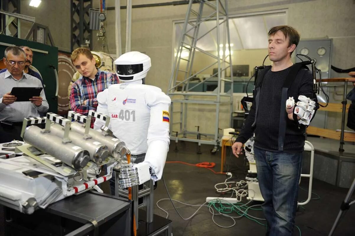 Первый космический робот. SAR-401 робот. Роботы в промышленности. Российские космические технологии. Роботы в космосе.
