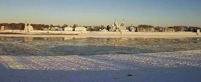 Зима на реке Сухоне. Ледоход Великий Устюг 2022. Река Сухона зимой. Сухона зима 2020.