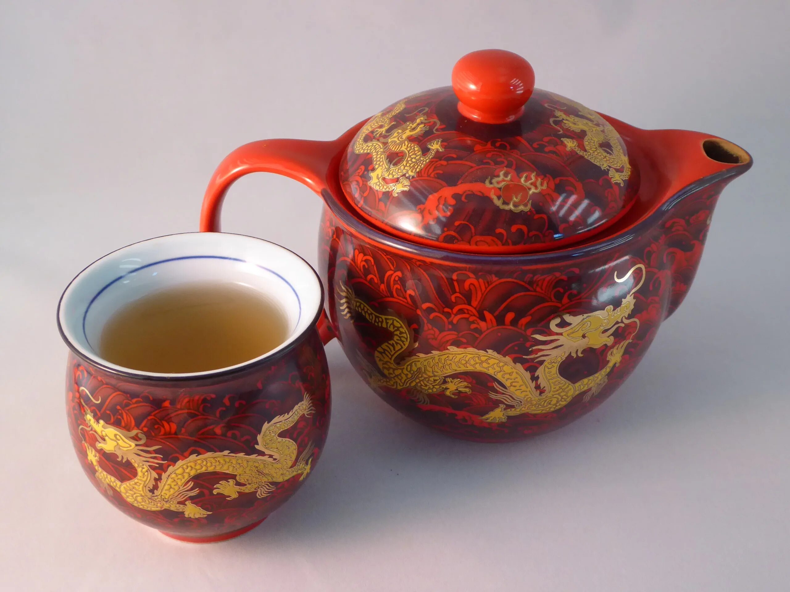Китайская чашка заварочник керамика. Китайские чашки для чая. Чашка для китайского чаепития красная. Китайский чайник заварочный красный. Pot cup