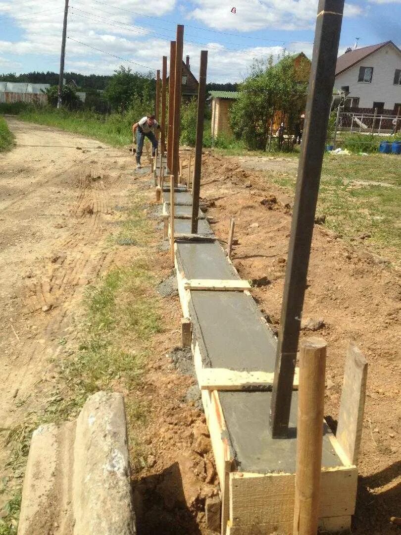Заливка под забор. Заливка под забор. Фундамент под забор. Заливка под забор. Фундамент под забор.