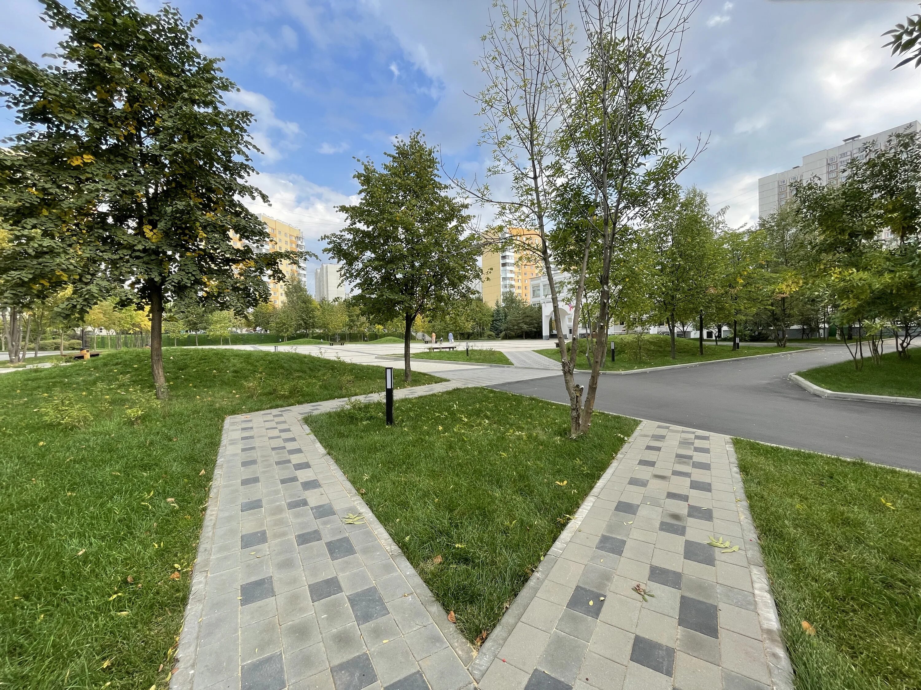 современные школы изнутри. интерьер школы проект. творческое пространство для молодежи. современный школьный интерьер. центральная библиотека калгари.