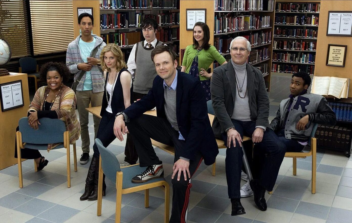 Community. Дэн Хармон сообщество. Сообщество сериал 6 сезон. Гриндейл сериал. Комьюнити сериал.