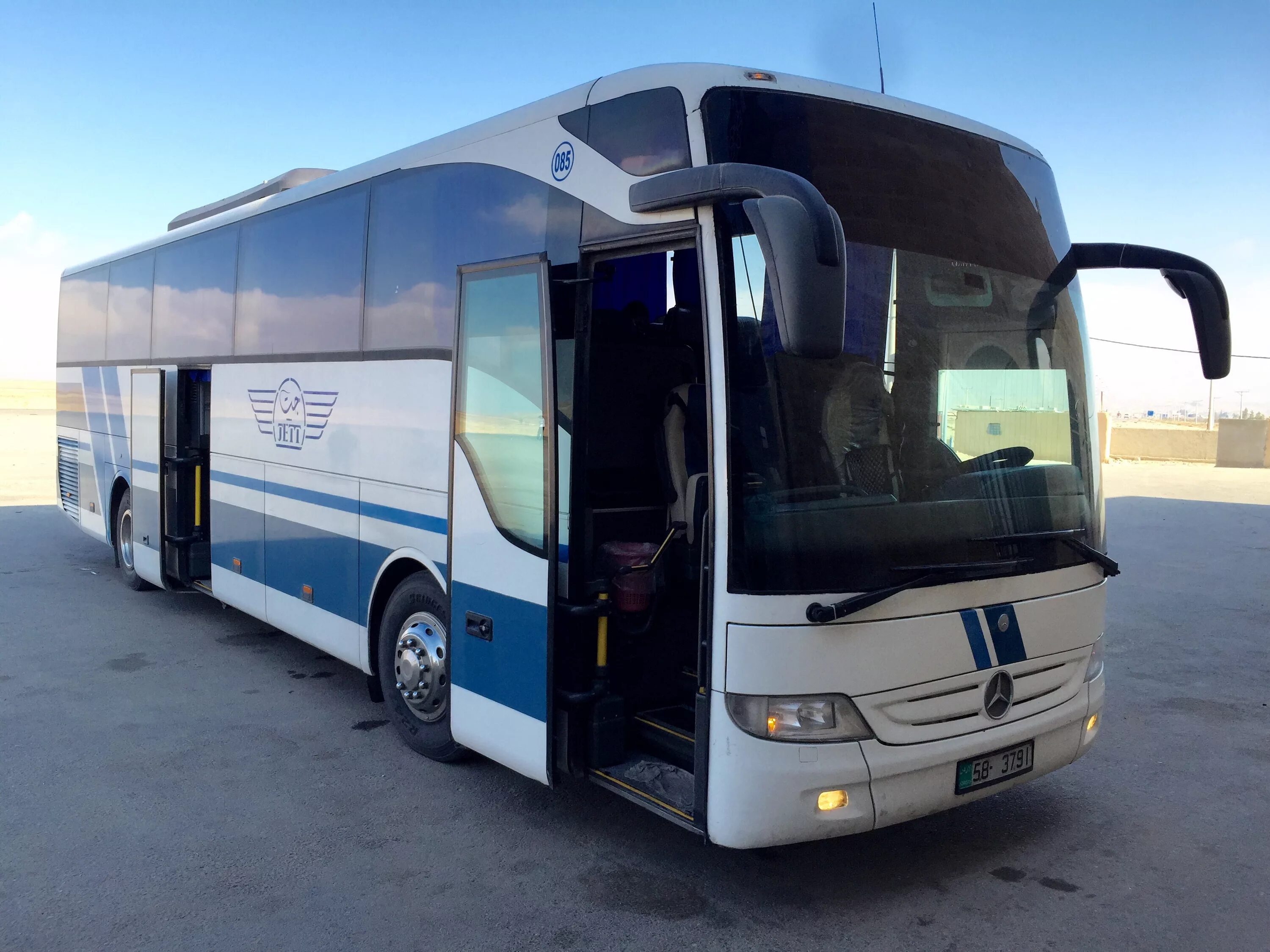 Пассажирский автобус. Пассажирские автобусные перевозки. Заказной автобус. Перевозка пассажиров.