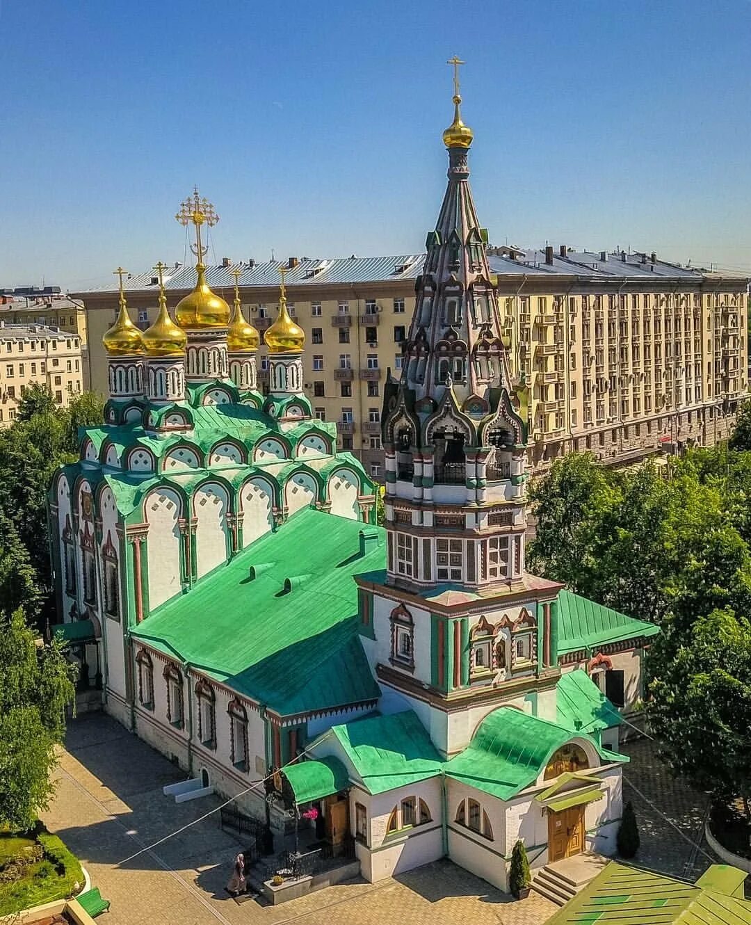 Здание русской церкви. Храмы Москвы. Храм святителя Николая в Хамовниках. Церковь Москва Малахитовая. Церковь Троицы в Останкино.