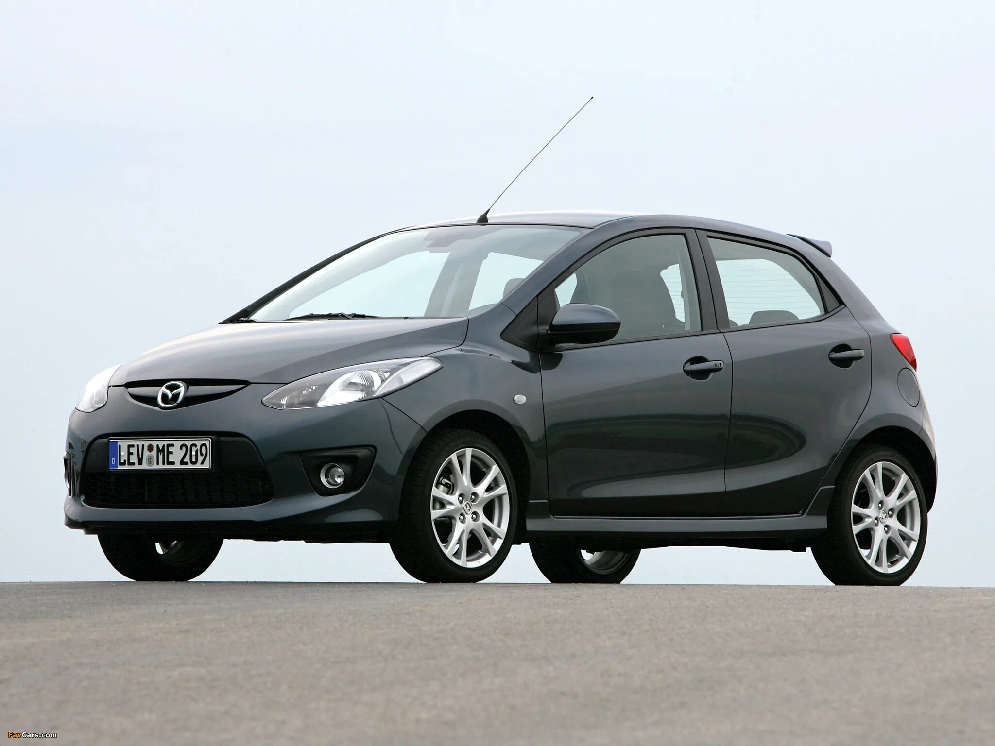 Мазда 2 механика. Mazda 2+2. Mazda 2 Hatchback. Мазда 2 хэтчбек 2007. Мазда 2 второе поколение.