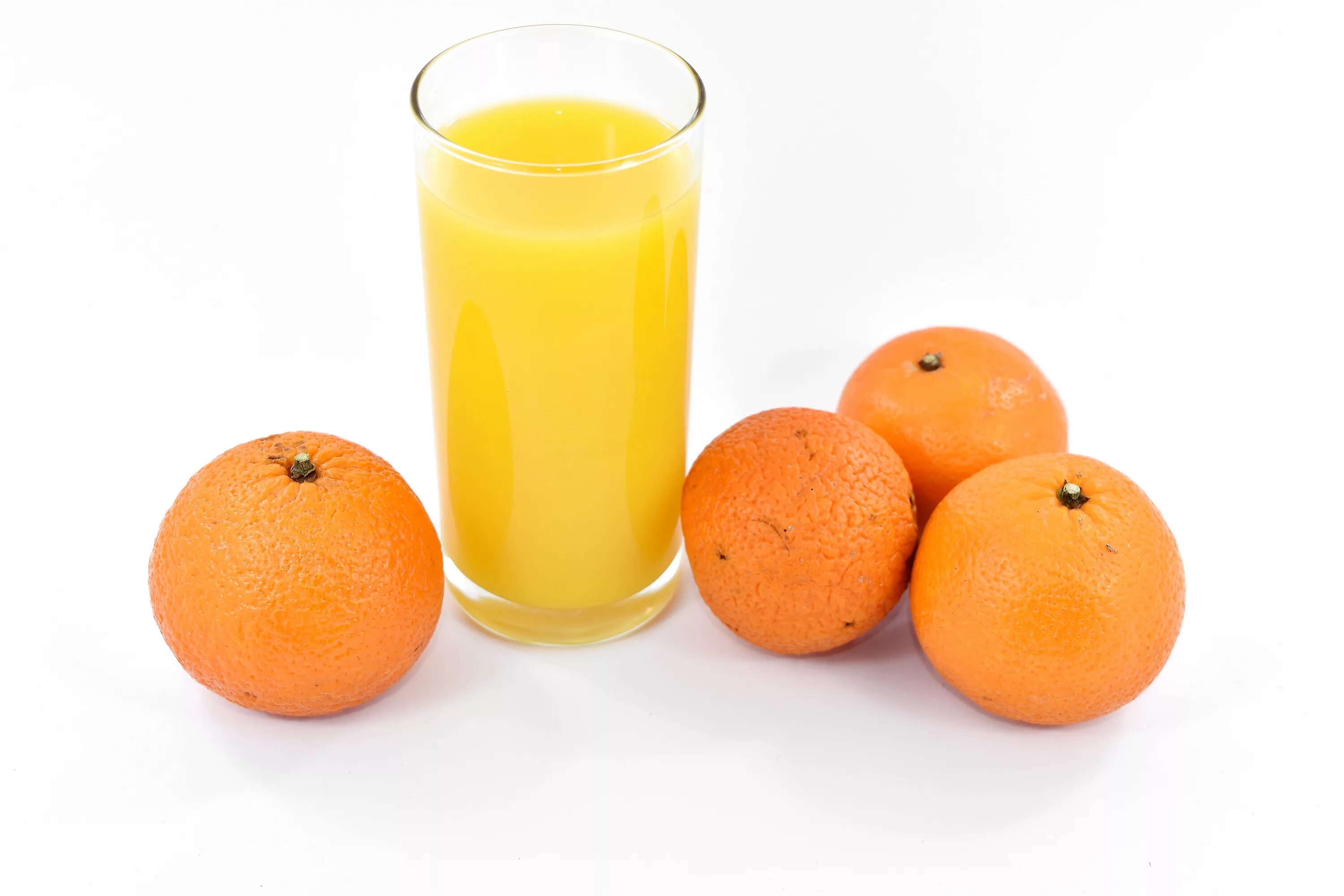 Сок апельсин мандарин. Мандариновый сок. Апельсиновый сок. Свежевыжатый апельсиновый сок. Мандаринов сок купить