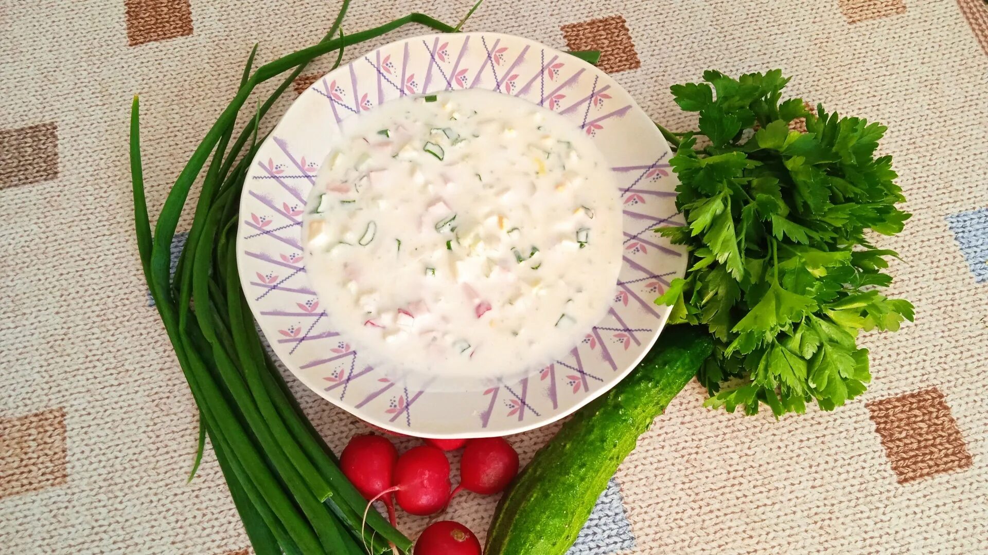 Окрошка с колбасой на майонезе. Чувашская окрошка. постная окрошка. сыворотка для окрошки.