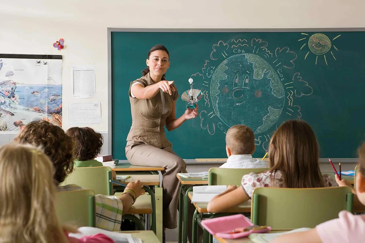 Our teacher insisted. Педагог и ученик. Дети в классе. Учитель и ученик. Учитель рассказывает.