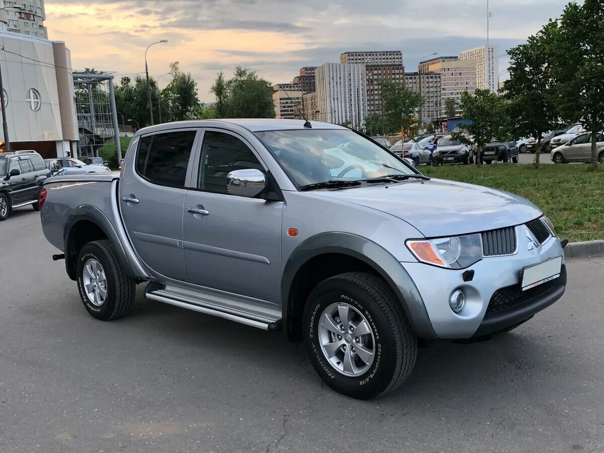 Mitsubishi l200 2008. Митсубиси l200 2008. Мицубиси л200 2008. Митсубиси л200 серый. Mitsubishi l200 4 поколение.