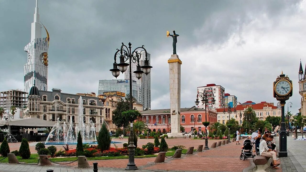 Площадь европы батуми. Европейская площадь батуми. Площадь европы батуми square. Европейская площадь батуми. Батуми площадь европы.