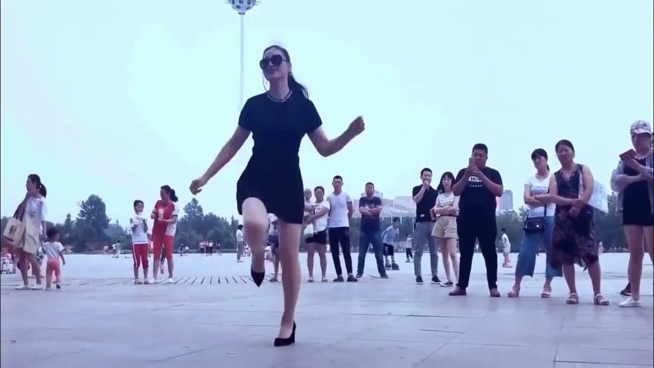 Танец каблучки видео. Цын цын танец. танец ахан отыншиев. шафл на каблуках танцует красавица цинцин. шафл на каблуках танцует красавица сяо цин.