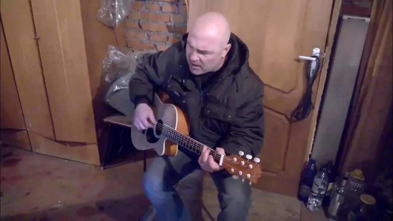 Коля песня видео. Коля сварщик. песенка про сварщика. песня про монтажников. песня про сварщика колю под гитару.