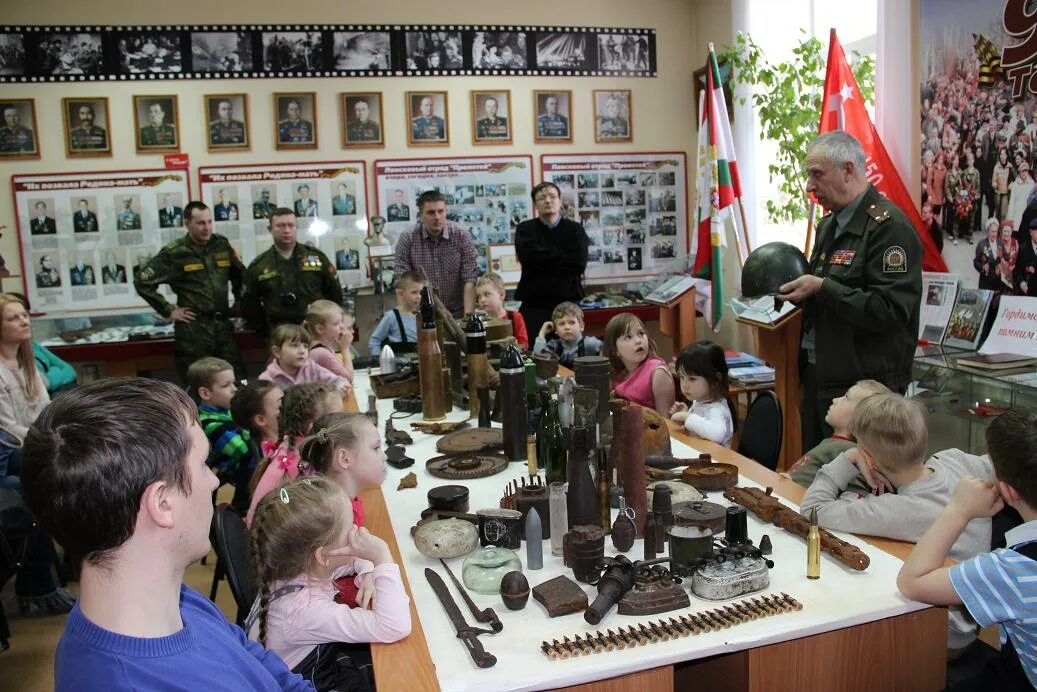 Уроки войны в школах. Военно-патриотический музей. Донской военно патриотический музей. Музей боевой славы Санкт-Петербург. Экскурсия в военный музей.